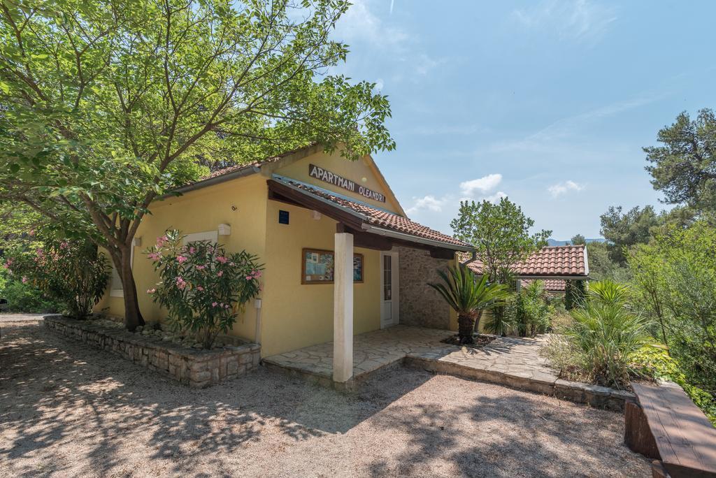 Villas Oleandri Vrboska Exteriér fotografie